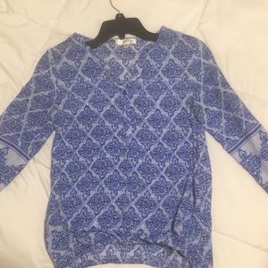 Patterned blue blouse